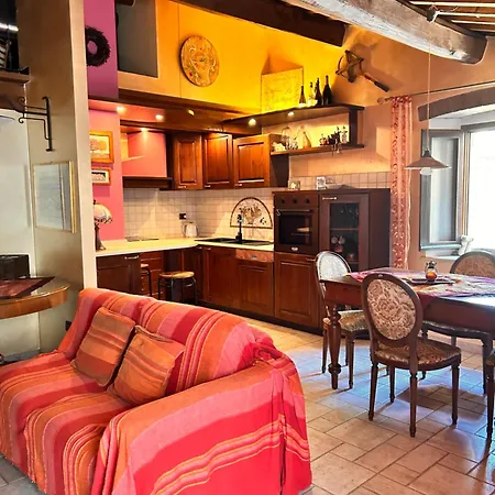 بيت للعطل Il Borgo Charming House