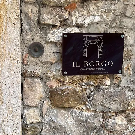 Il Borgo Charming House بيت للعطل